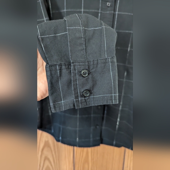 Women’s New York And Company City Stretch Black Button Down Top Sz Large Holiday - Picture 4 of 9